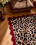 Âme fauve – Tapis en laine motif léopard - bordeaux