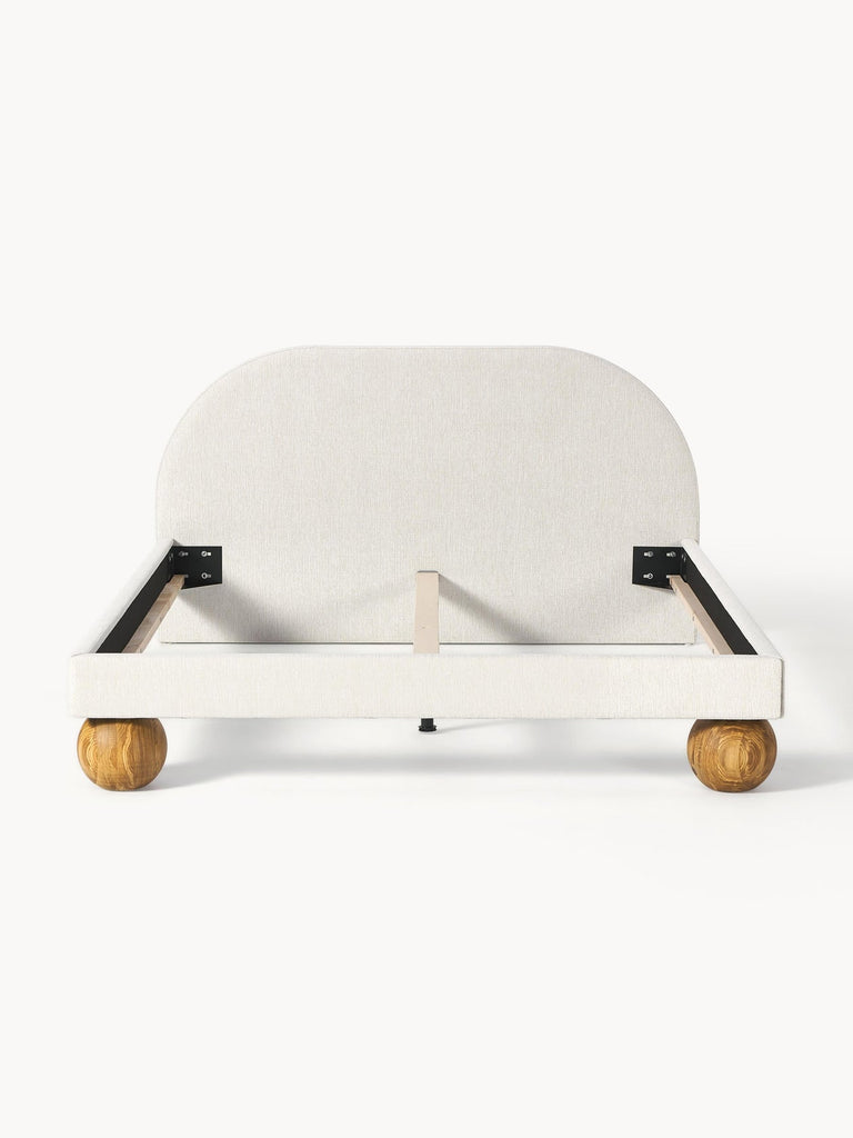 Lit matelassé avec pieds boules en bois Rena