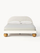 Lit matelassé avec pieds boules en bois Rena