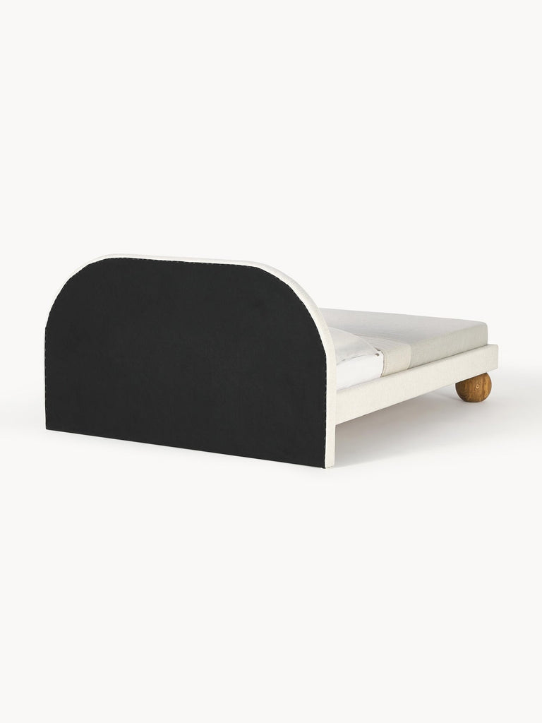 Lit matelassé avec pieds boules en bois Rena