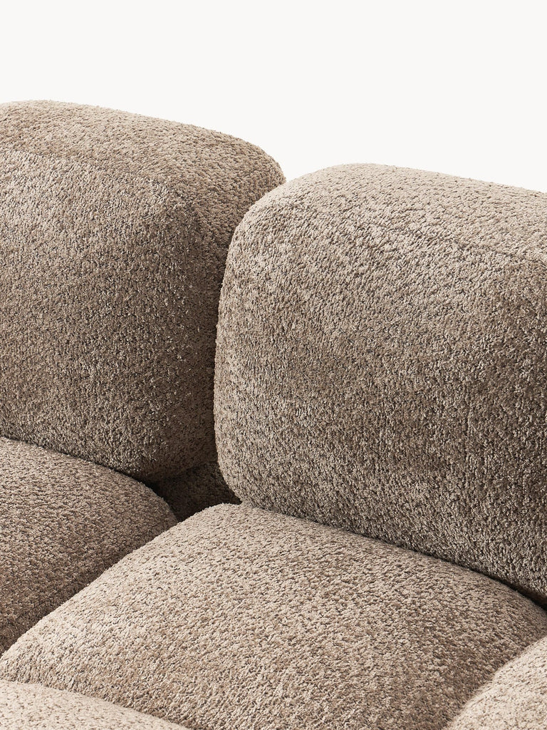 Canapé modulable 4 places en peluche-bouclette avec pouf Tayla