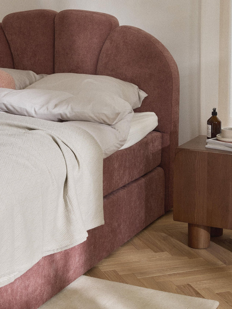 Lit à sommier tapissier avec espace de rangement Romia