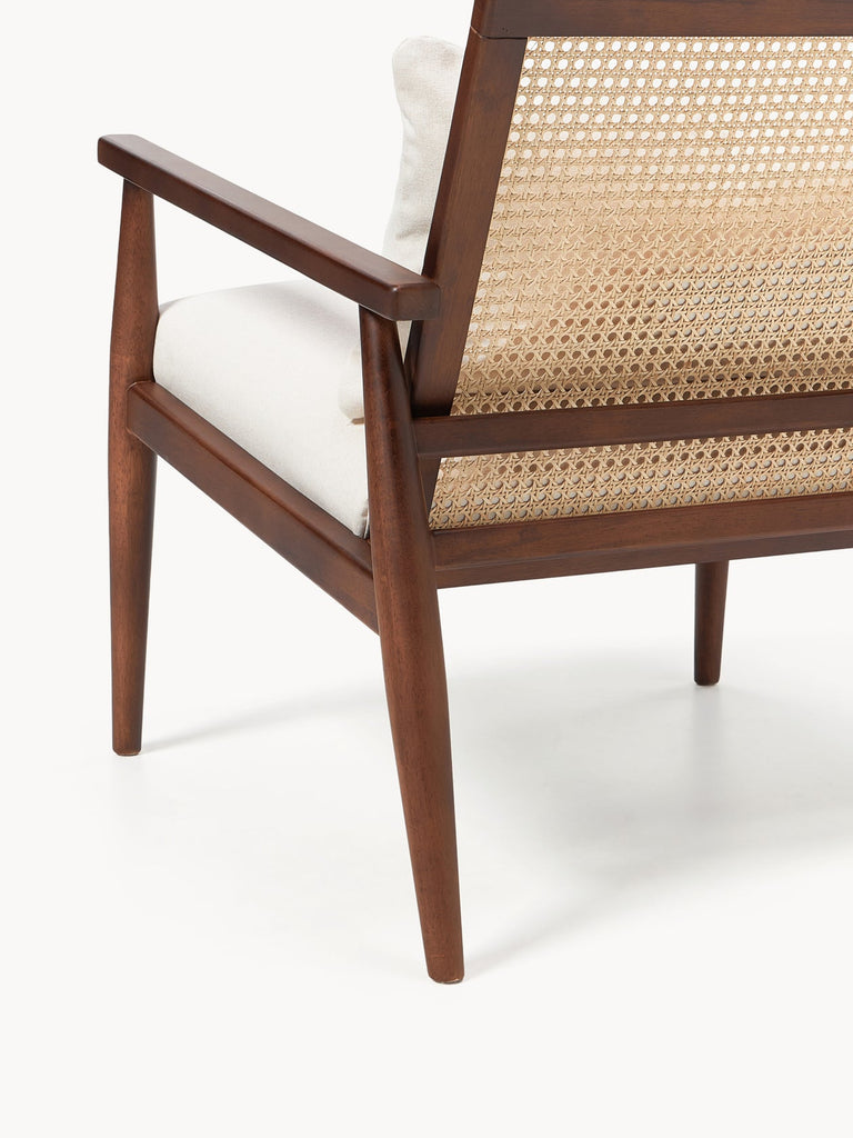 Fauteuil lounge en noyer et hévéa Manuell