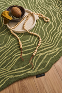 Cèdre blanc – Tapis en laine en forme organique - Vert