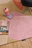 Nuage sucré – Tapis en laine multicolore aux motifs géométriques