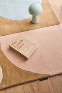 Rayon tendre – Tapis en laine design aux couleurs pastel