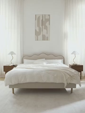 Lit matelassé avec tête de lit ondulée Romy