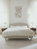 Lit matelassé avec tête de lit ondulée Romy