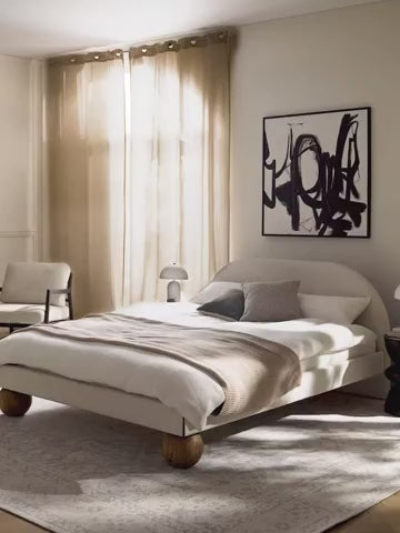 Lit matelassé avec pieds boules en bois Rena